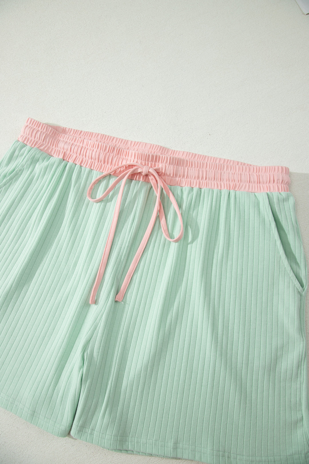 Plus Size Ribbed Color Block Trim Drawstring Shorts 2pcs Set