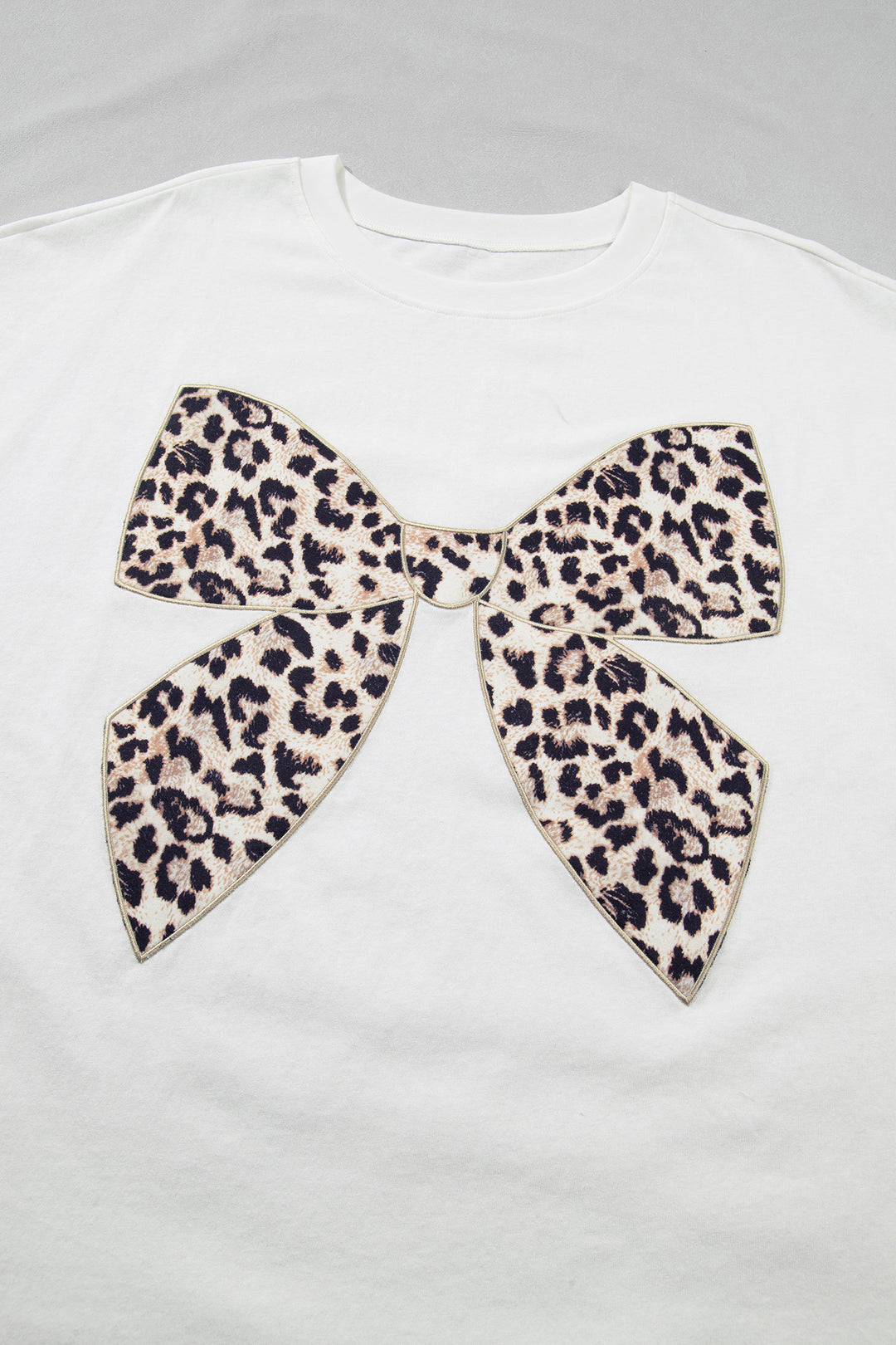 White Plus Size Leopard Bow Embroidered Patch Casual T Shirt