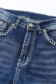 a close up of a pair of blue jeans