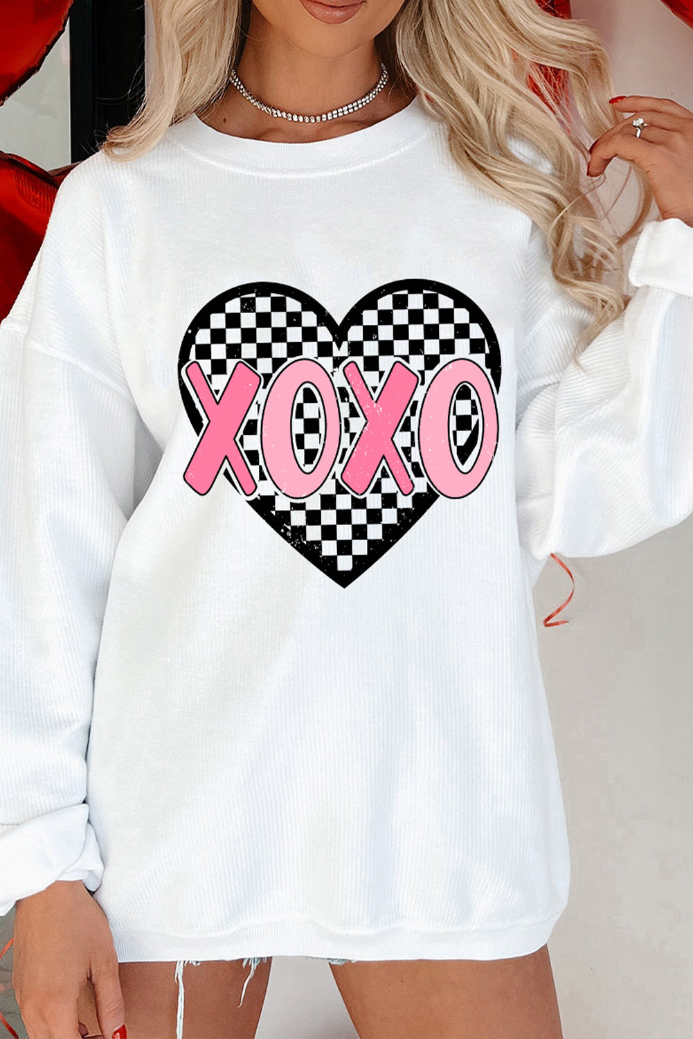 White XOXO Checkered Heart Graphic Round Neck Sweatshirt