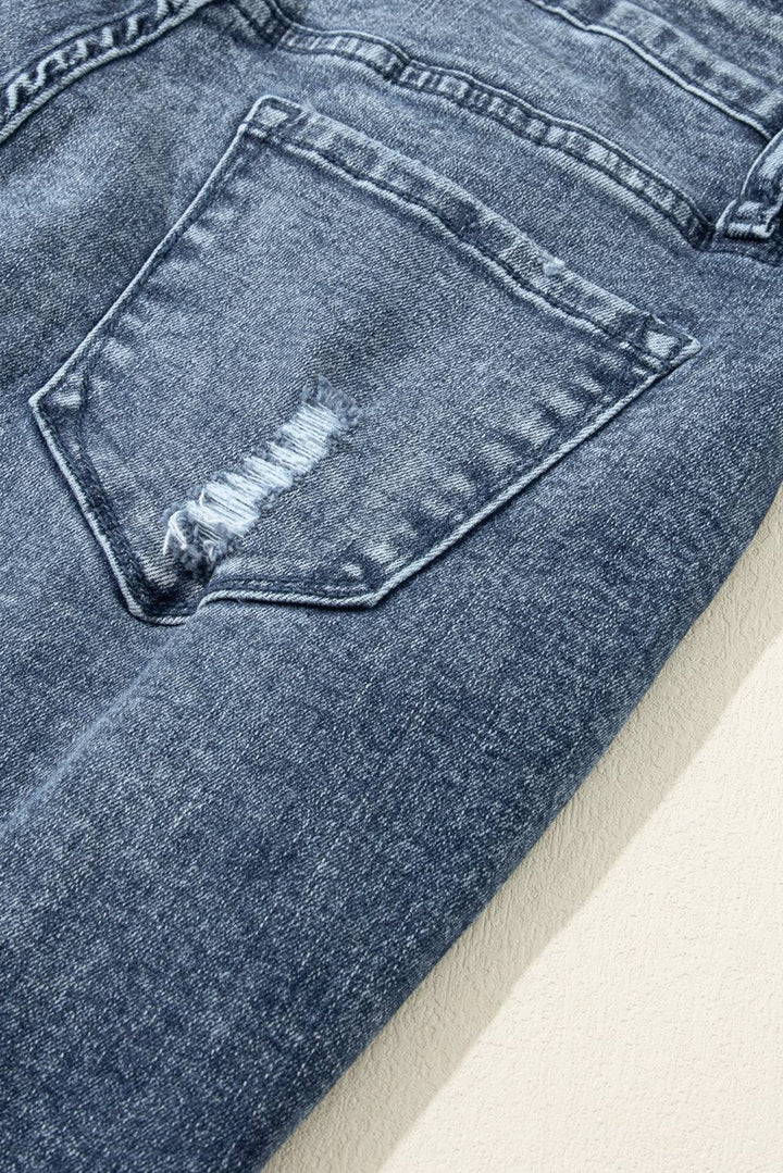 a close up of a pair of blue jeans