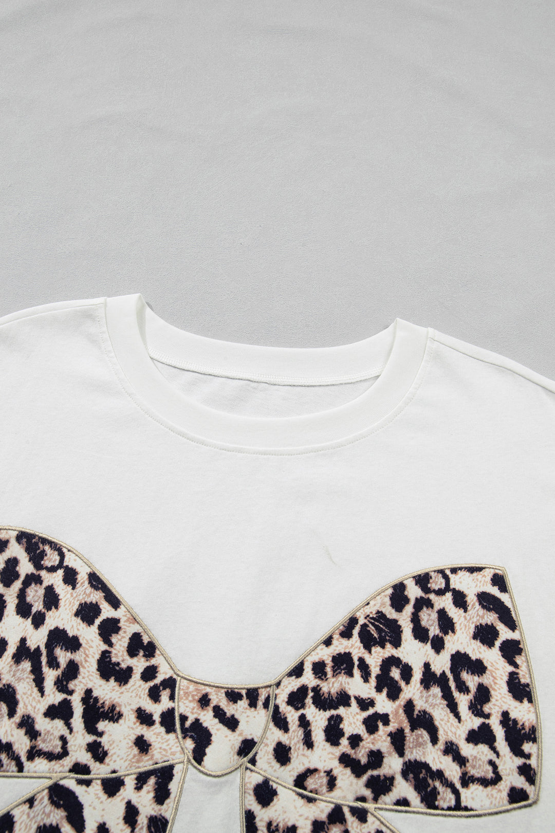 White Plus Size Leopard Bow Embroidered Patch Casual T Shirt
