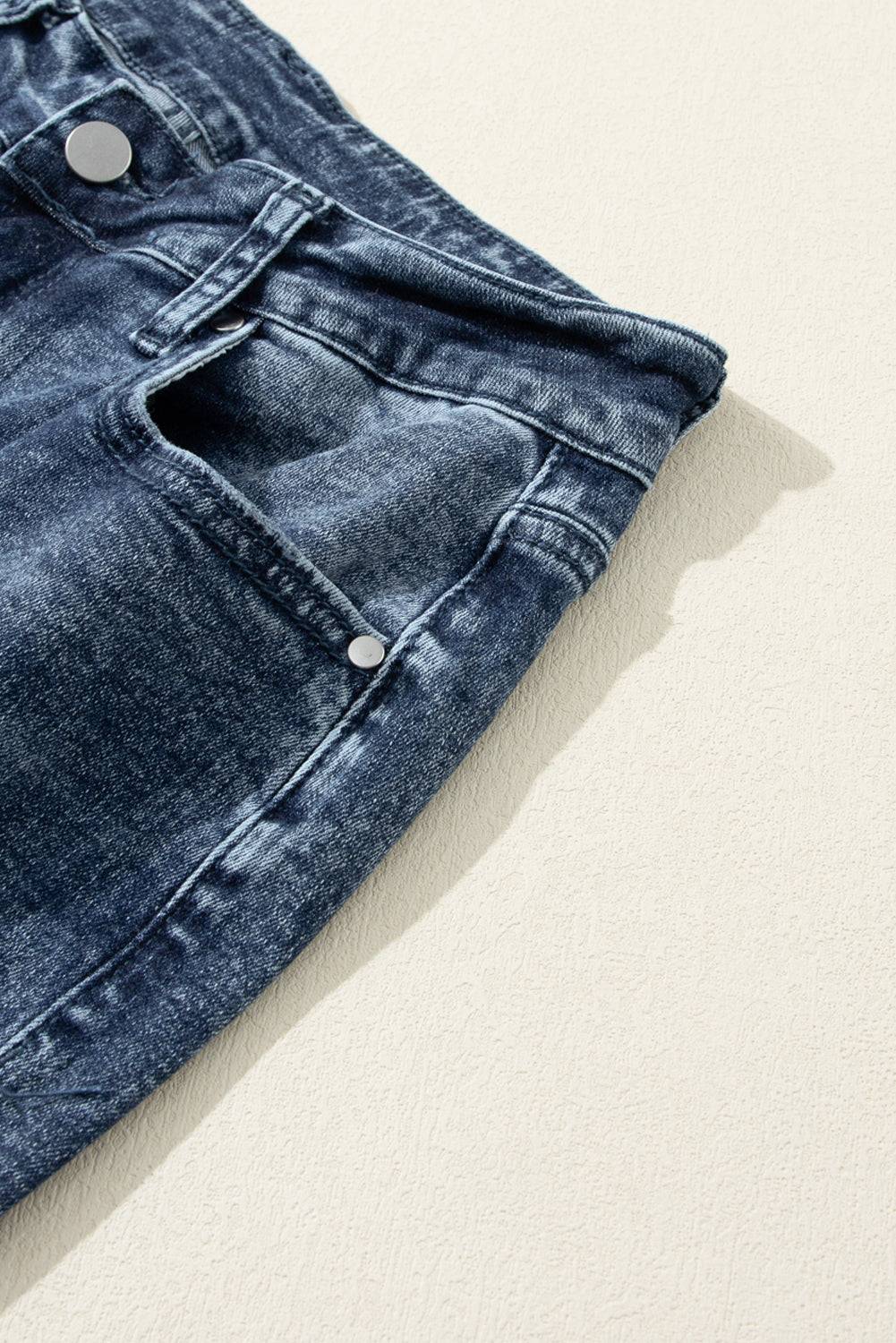 a close up of a pair of blue jeans