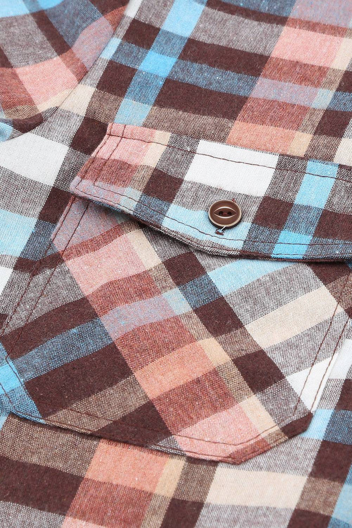 a close up of a shirt with a button on it