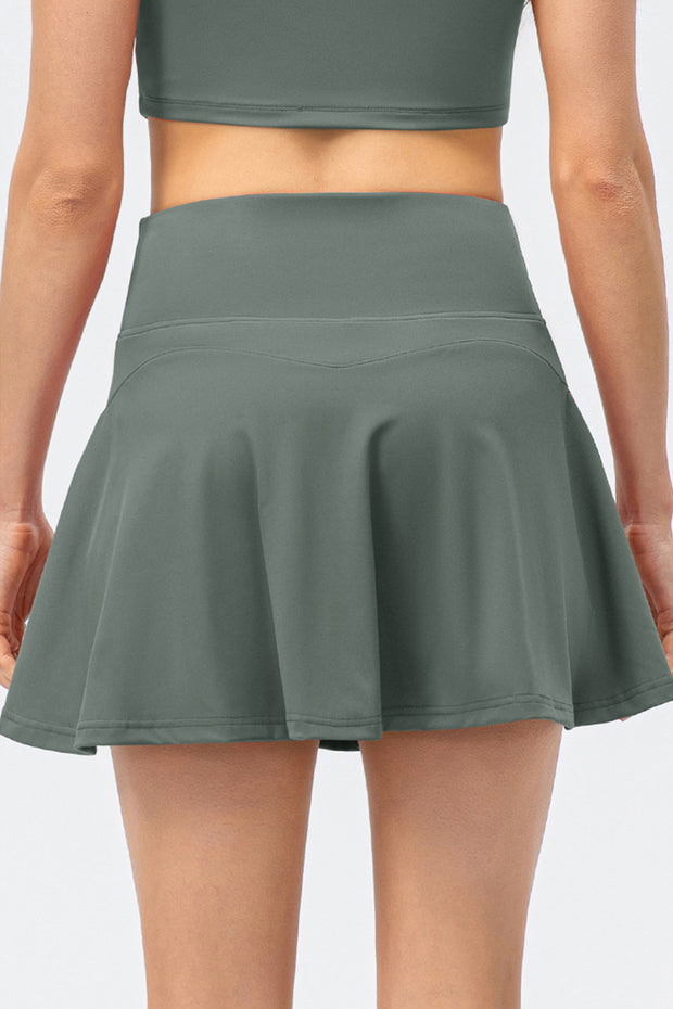 the back of a woman's tennis skirt